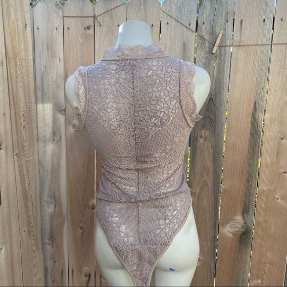 Haute Monde beige lace bodysuit size medium - Picture 2 of 13